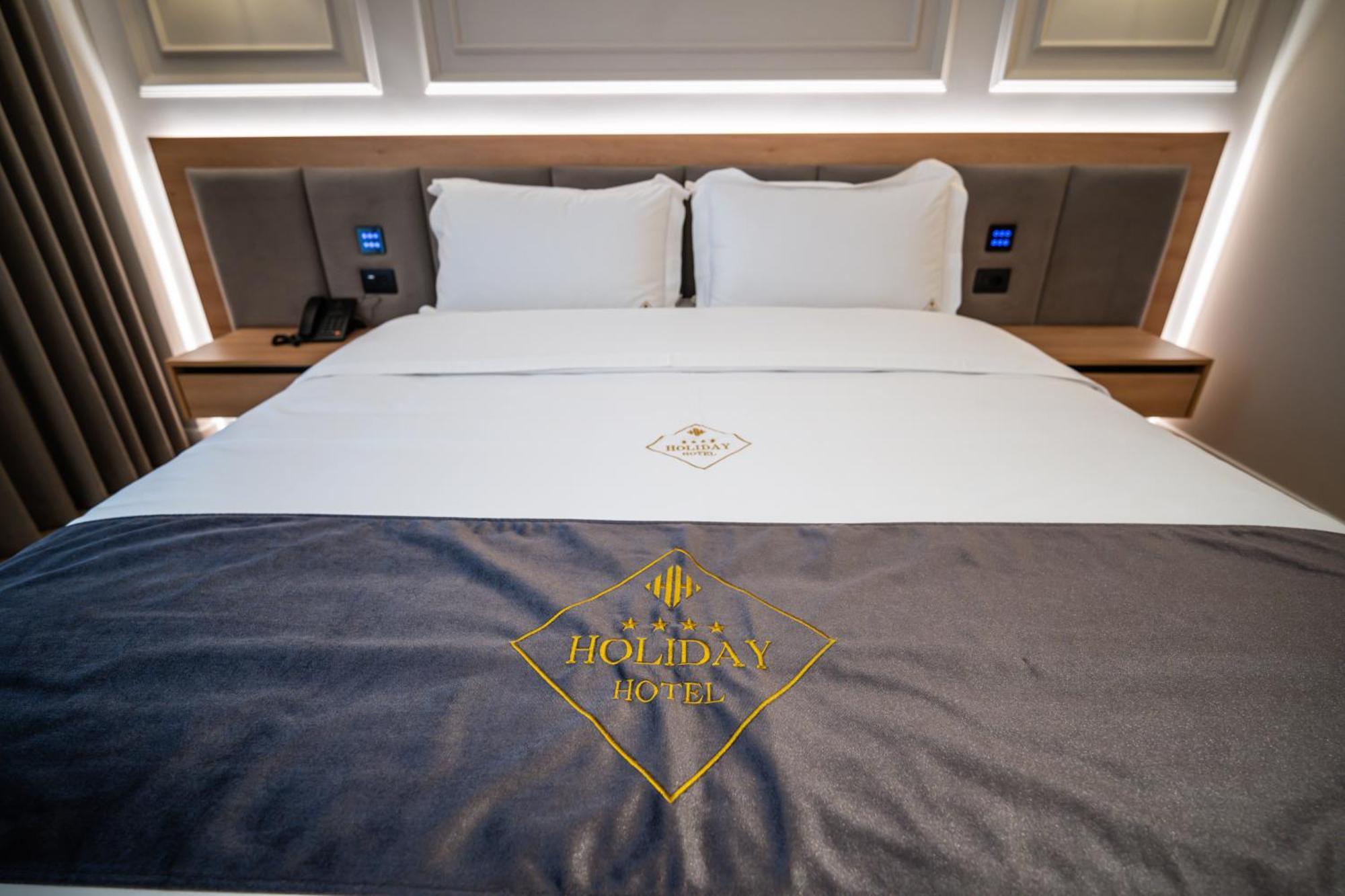 Holiday Hotel Tirana Esterno foto