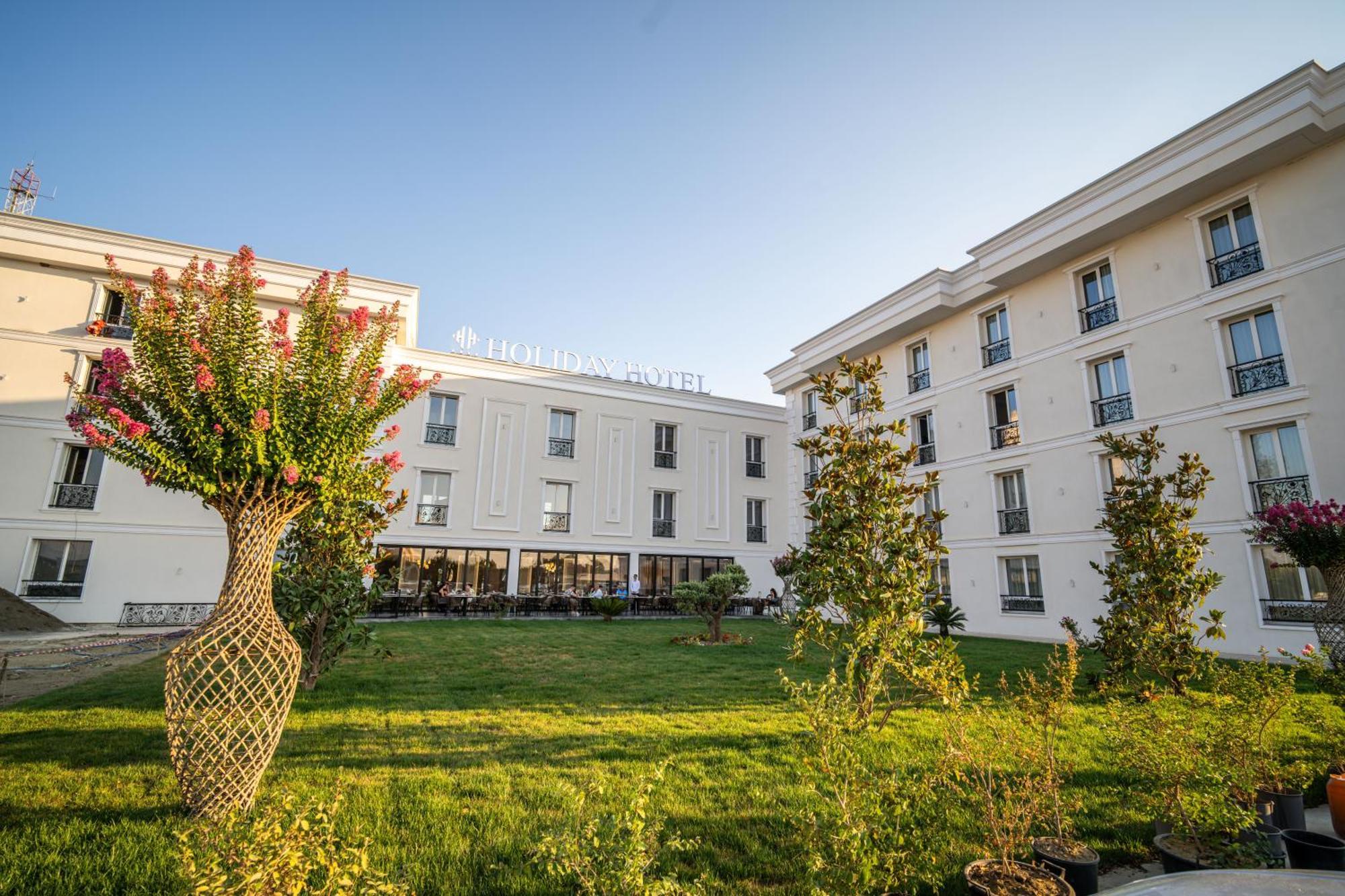 Holiday Hotel Tirana Esterno foto